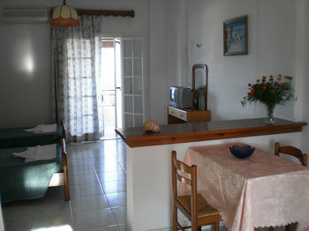 Apartment Bambas Astrakeri